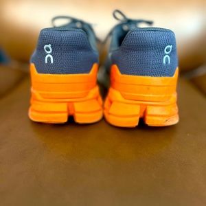 On Running - Cloudflyer Running Shoes- On Cloud shoes Men (unisex really).